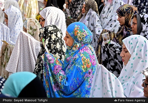صور صلاة العيد بامامة قائد الثورة الإسلامية