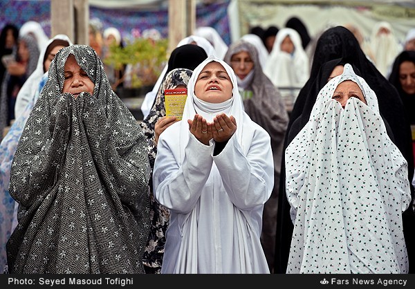 صور صلاة العيد بامامة قائد الثورة الإسلامية