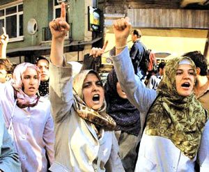 تظاهرات دختران محجبه ترکیه ای