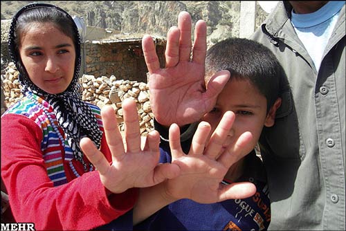 گرگر انگشتان کودکان روستای گاودانه را می خورد