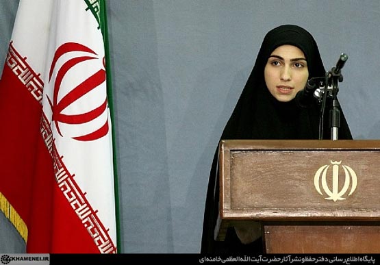 عکس دختر شهید مغنیه در محضر امام خامنه ای