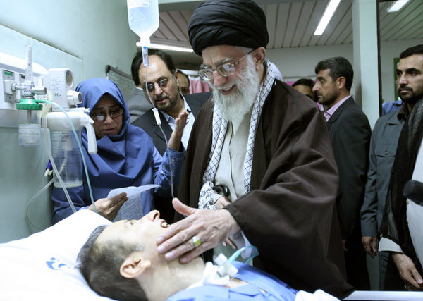 عیادت رهبر معظم انقلاب اسلامی ایران از احمد عزیزی