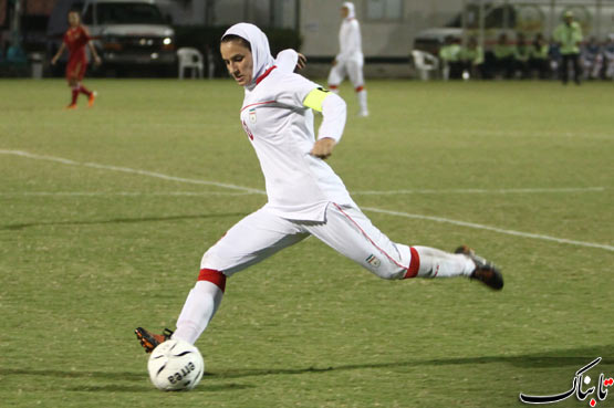 فوتبال بانوان ، زنان ورزشکار ، حجاب ورزش ، پوشش ورزشی ، دختران با حجاب