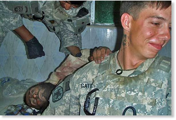 اهانت سربازان آمریکایی به اجساد +تصویر
