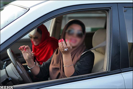 تصاویر برخورد با دختران تهرانی بدحجاب راننده و سگ گردانی