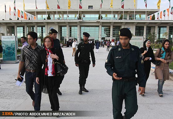 برخورد جنجالی با بدحجابی در برج میلاد