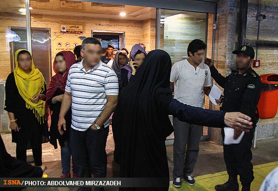 برخورد جنجالی با بدحجابی در برج میلاد