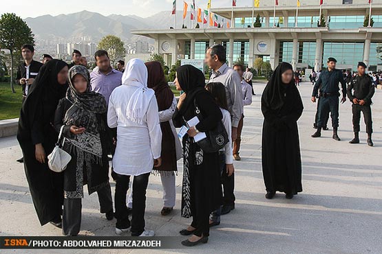 برخورد جنجالی با بدحجابی در برج میلاد