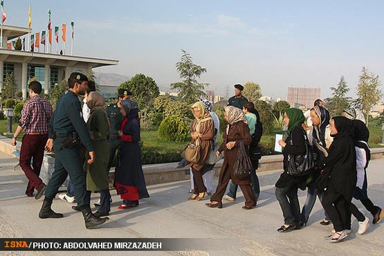 برخورد جنجالی با بدحجابی در برج میلاد