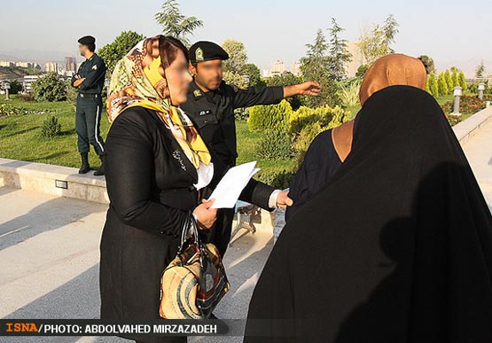 برخورد جنجالی با بدحجابی در برج میلاد