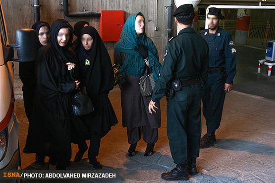 برخورد جنجالی با بدحجابی در برج میلاد