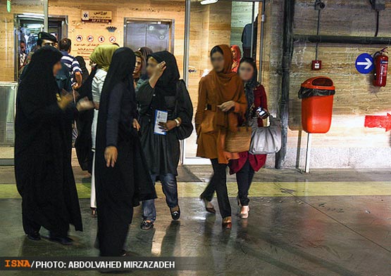 برخورد جنجالی با بدحجابی در برج میلاد