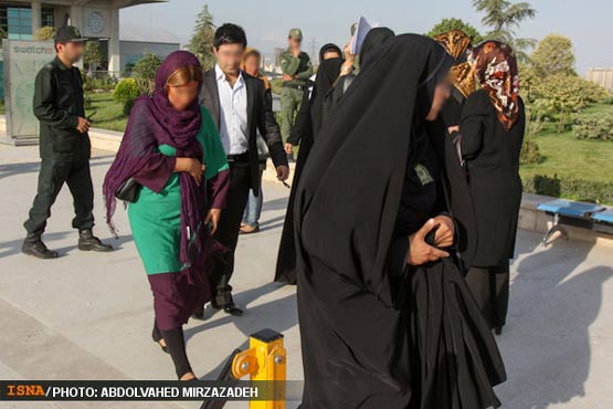 برخورد جنجالی با بدحجابی در برج میلاد