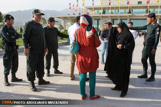 برخورد جنجالی با بدحجابی در برج میلاد