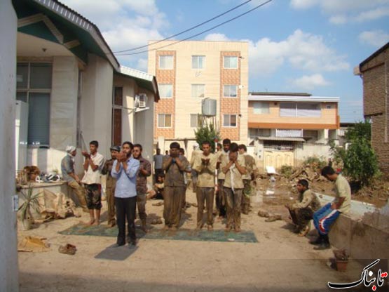 نمازجماعت امدادگران سیل بهشهر 