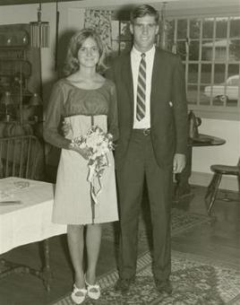 1970
میت رامنی و همسرش آن
REUTERS/Romney for President
