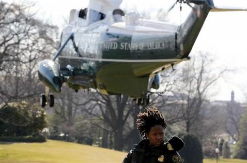 15 فوریه 2012: بلند شدن هلی کوپتر اوباما از فضای باز کاخ سفید
REUTERS/Larry Downing