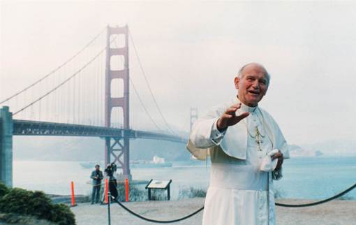 تصویر پاپ ژان پل دوم در سفرش به آمریکا در کنار پل گلدن گیت- سانفرانسیسکو - 1937