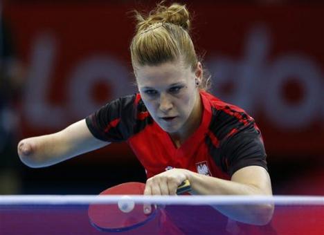 ناتالیا پارتیکا ورزشکار لهستانی در مصاف با ورزشکار دانمارکی در رقابت های تنیس روی میز المپیک توجه دوربین ها را به خود جلب کرده بود. REUTERS/Grigory Dukor 