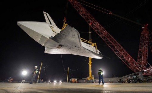 جدا سازی اندیور از هواپیمای حاملش؛ پایان سفرهای اندیور! (AP Photo/NASA, Bill Ingalls)