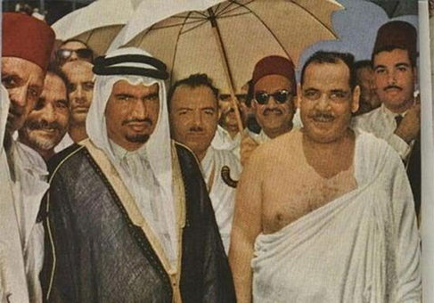 رئیس هیئت حجاج مصرى در کنار حاکم جده شاهزاده «عبد الرحمن السدیری» 