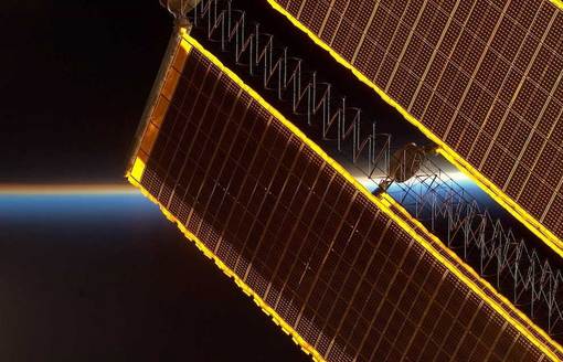 پنل خورشید ایستگاه فضایی
