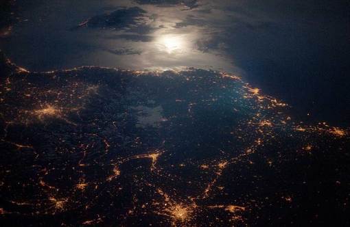 ناحيه ساحلى فرانسه و ايتاليا در اطراف مديترانه در شب