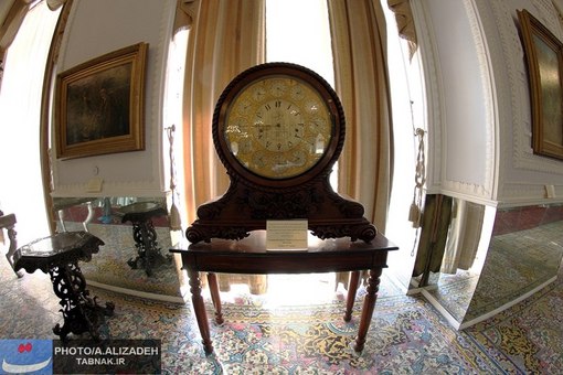 ساعت نفیس هدیه ملکه ویکتوریا،این ساعت دست ساز و دقیق همزمان توانایی نشان دادن دوازده وقت مختلف کشورهای جهان را داشته