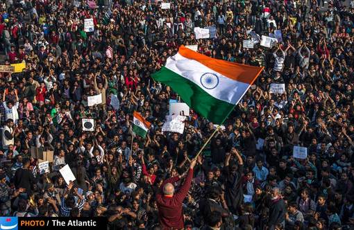 تظاهرات‌های اعتراضی در هند  از اوایل هفته گذشته هم‌زمان با انتشار خبر تجاوز به این زن جوان آغاز شده بود. روز ۲۲ دسامبر هزاران نفر از معترضان در برابر کاخ ریاست‌جمهوری هند تجمع کردند.