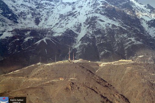نمایی از تپه های مشرف به جماران واقع در دامنه البرز از ارتفاع میدان فاطمی