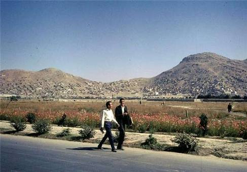 نوجوانان محصل افغان در حال مراجعت به خانه