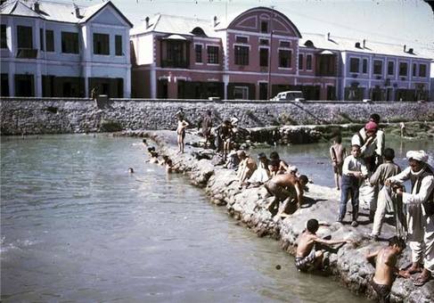 شنا در رودخانه کابل