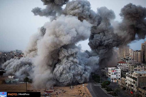 موشک باران غزه توسط رژیم صهیونیستی موضوع دومین عکس برگزیده وردپرس امسال است که برنارد آرمانگو عکاس اسپانیایی آن را در 18 نوامبر 2012 ثبت کرده است.