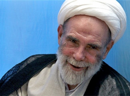بامداد 13 دی ماه 1391 بود که خبر غم انگیز در گذشت آیت الله آقا مجتبی تهرانی از مراجع عظام تقلید و از معلمان بزرگ اخلاق که سال ها در مسجد امام بازار تهران به تربیت شاگردان بیشماری پرداخت. مجالس آقا مجتبی تهرانی از معروف ترین و محبوب ترین مجالس در س اخلاق در تهران بود که علاوه بر طلاب دانشجویان و بازاریان بسیاری هم از آن بهره می بردند. مقام معظم رهبری در پی در گذشت این عالم ربانی پیامی صادر نمودند و در بیت ان حضرت حضور یافتند.
