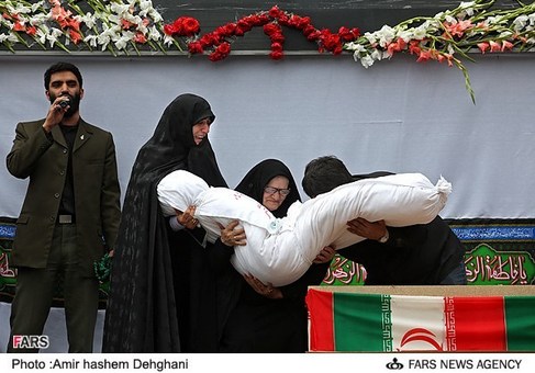 مراسم تشییع دو شهید گمنام در دانشگاه علوم پزشکی شهید بهشتی
یک‌شنبه 25 فروردین 92