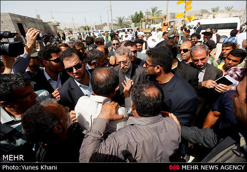 علی لاریجانی رئیس مجلس شورای اسلامی ظهر امروز چهارشنبه از مناطق زلزله زده بوشهر بازدید کرد.
چهارشنبه 28 فرودین 1392