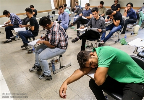 تصاویر: خواب راحت سر جلسه کنکور,خوابیدن در کنکور,چرت زدن در کنکور,خستگی در کنکور تصاویر: خواب راحت سر جلسه کنکور,خوابیدن در کنکور,چرت زدن در کنکور,خستگی در کنکور