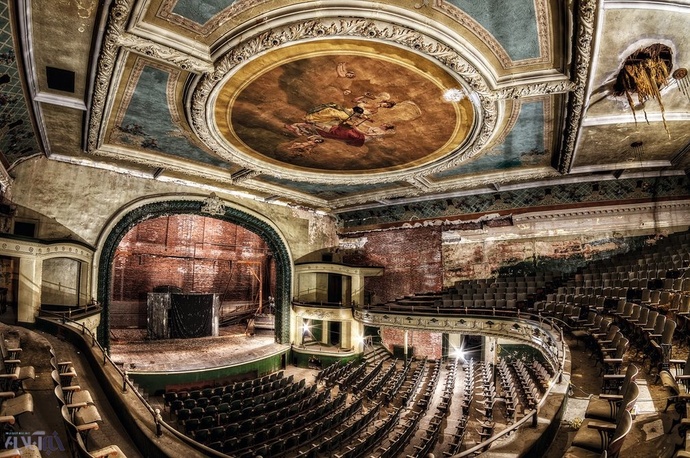 ساختمان تئاتر اورفیوم در ماساچوست آمریکا در ۱۹۱۲ احداث و در ۱۹۵۹ متروکه شد