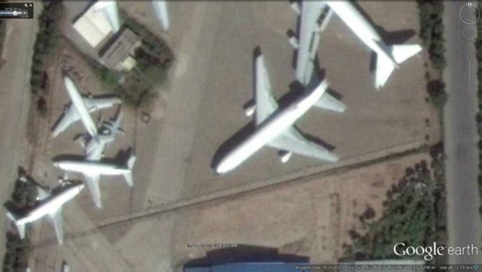 سه فروند بوئینگ 737، دو فروند متعلق به هما و یک فروند متعلق به خطوط هوایی عراق در گوشه سمت چپ عکس سالم در کنار یکدیگر دیده میشوند. هشتم مهر 1393