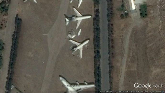 سه فروند هواپیمای ایرکامندر در محوطه نمایشگاه دیده نمیشوند و یکی از دو فروند بوئینگ ۷۲۷ یعنی قدس دِمونتاژ شده و سکانهای عمودی و افقی و موتورهایش باز شده اند. ۲۵ تیر ۱۳۹۵