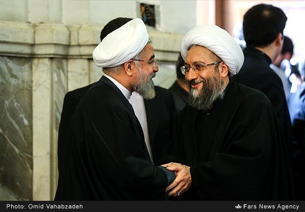 صور: قائد الثورة الاسلامية يحضر مجلس تأبين والدة رئيس الجمهورية