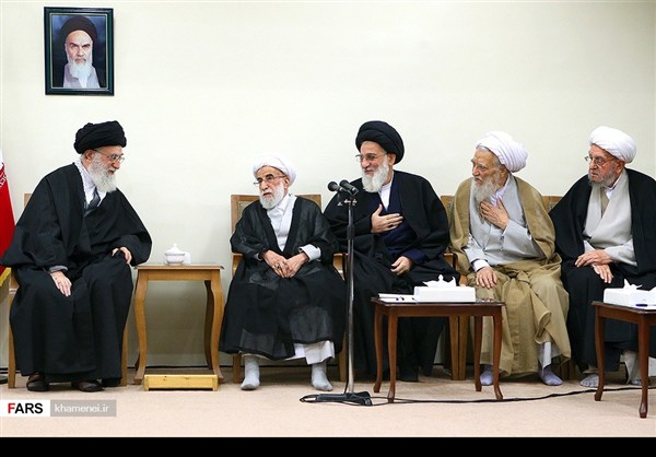 بالصورة.. قائد الثورة الاسلامية يستقبل أعضاء مجلس الخبراء
