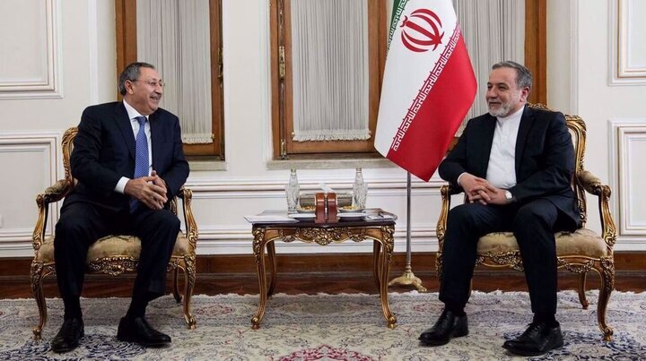Iran, Azerbaijan discuss strengthening ties