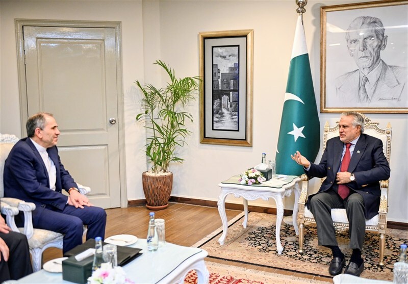 Iran, Pakistan discuss plans to boost ties