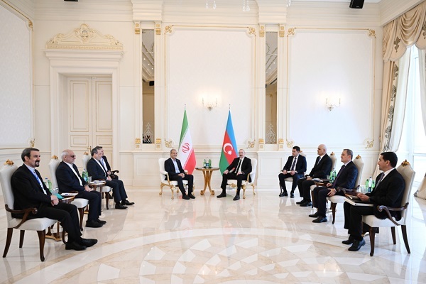 Meeting between Iran, Azerbaijan presidents kicks off