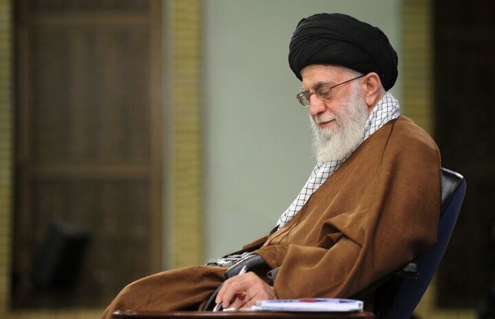 Leader hails nation's great act on Revolution anniv.