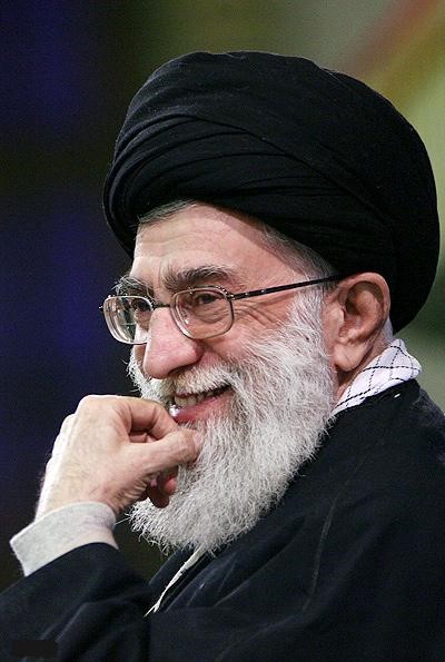 در مورد آیت الله خامنه ای در ویکی تابناک بیشتر بخوانید