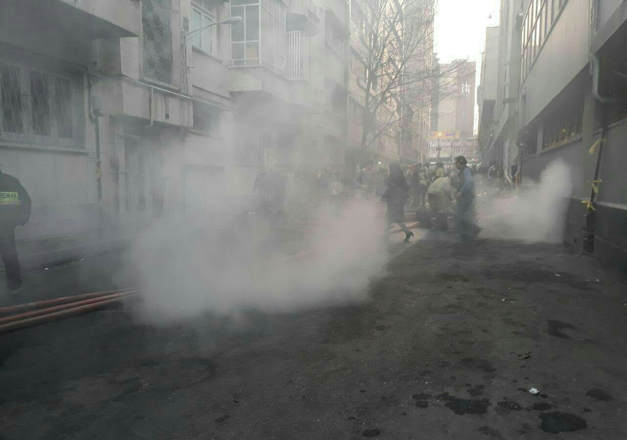 پلاسکوی دولتی در آستانه فروریختن!/ تخلیه ساختمان‌های مجاور/ آب کم آمد، زمین را کندند!