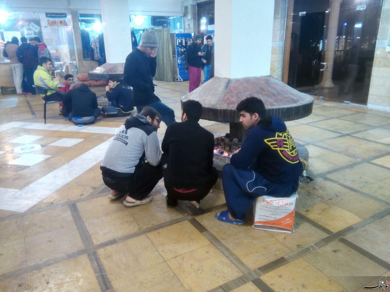 زلزله ۵.۲ ریشتری تهران و کرج را لرزاند/ مردم هراسان روانه خیابان‌ها شدند/ در مسیرهای منتهی به پمپ بنزین ها ترافیک سنگین است/ آرامش نسبی به تهران بازگشت