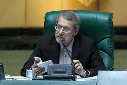 عصبانیت لاریجانی برای پهن کردن طومار در مجلس